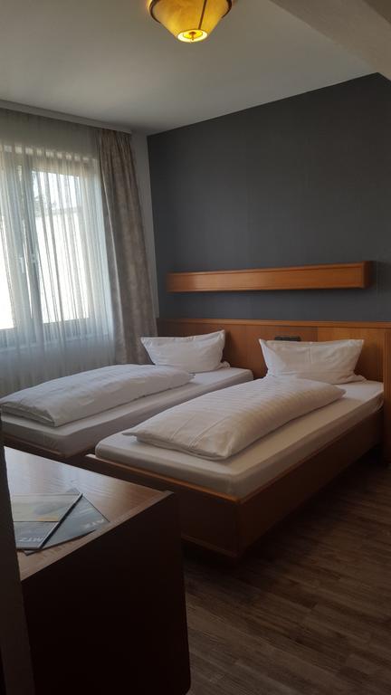 Hotel Alt Steinbach Steinbach im Taunus Zewnętrze zdjęcie